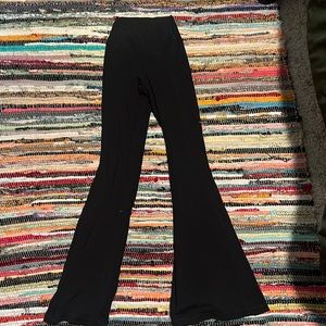OFFLINE By Aerie Real Me High
Waisted Crossover Rib Super Flare
Legging